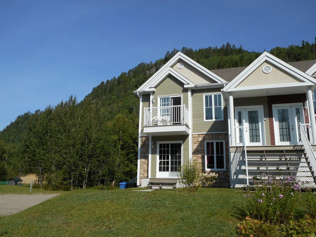 Condo Mont-Edouard L'Anse-Saint-Jean Exterior photo